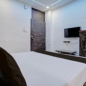 Hotel O White Palace Hotel